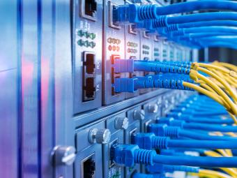 Deutsche Glasfaser und vitroconnect bauen erfolgreiche Partnerschaft weiter aus